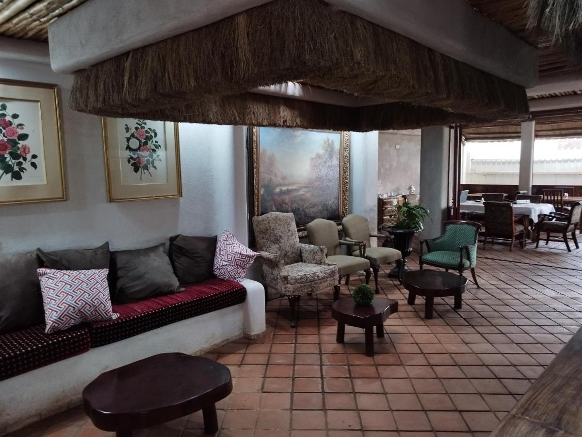 Mia Safari Lodge And Restaurant エンテベ エクステリア 写真
