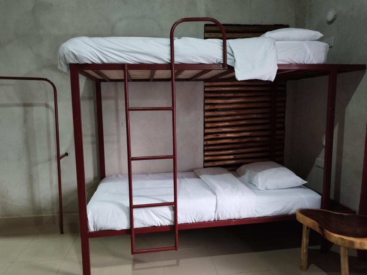 Mia Safari Lodge And Restaurant エンテベ エクステリア 写真