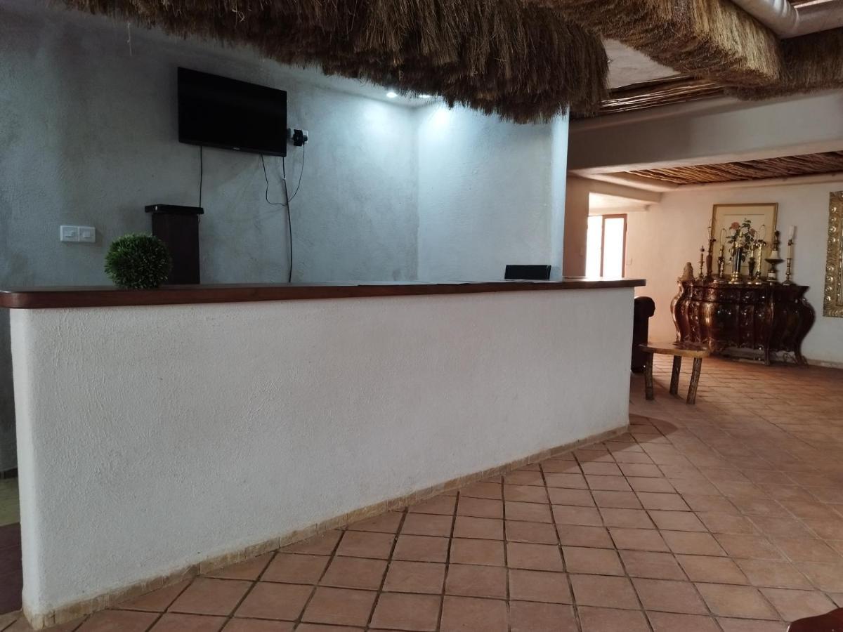 Mia Safari Lodge And Restaurant エンテベ エクステリア 写真