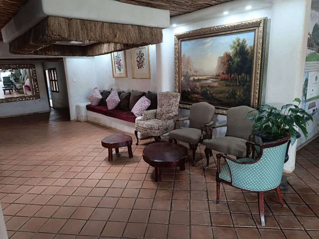 Mia Safari Lodge And Restaurant エンテベ エクステリア 写真
